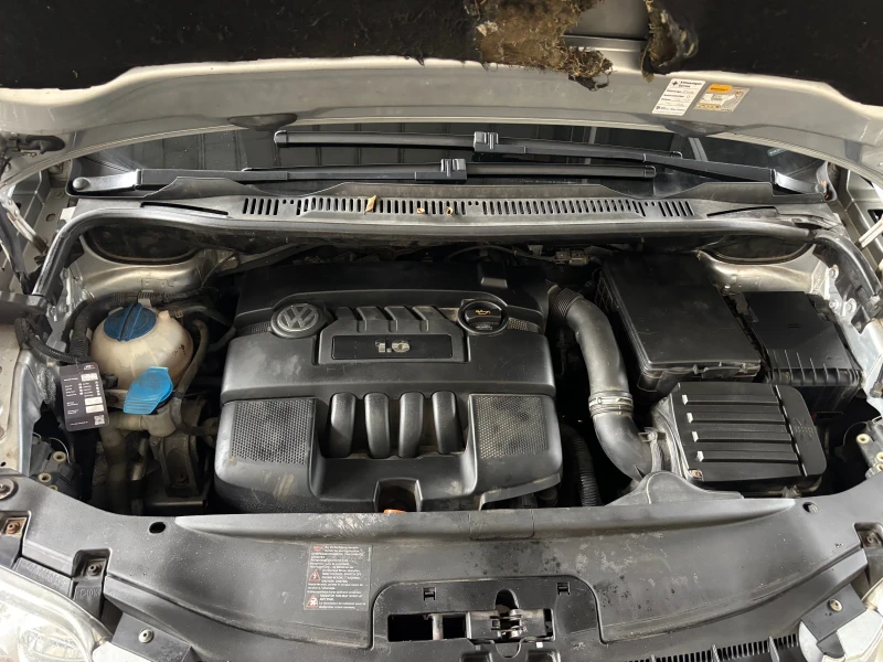 VW Touran, снимка 11 - Автомобили и джипове - 53371539