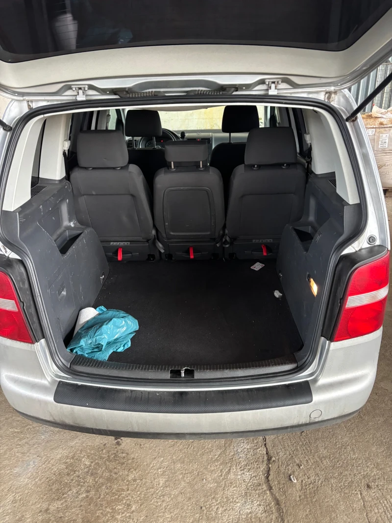 VW Touran, снимка 10 - Автомобили и джипове - 53371539