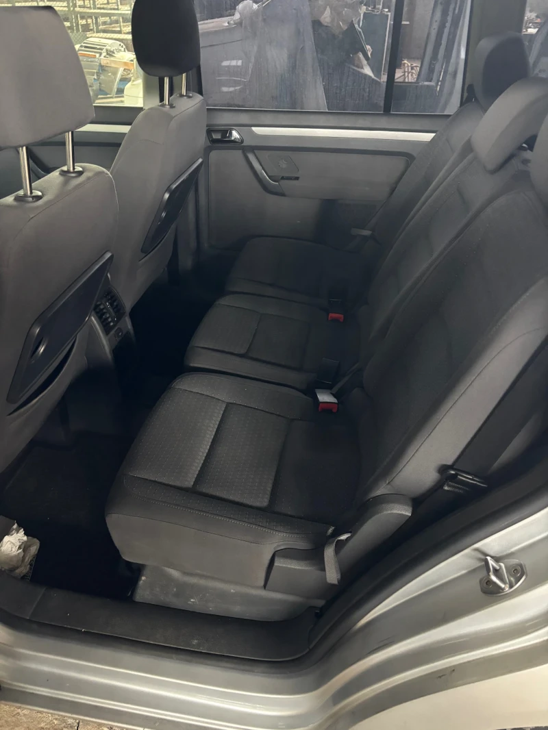 VW Touran, снимка 9 - Автомобили и джипове - 53371539