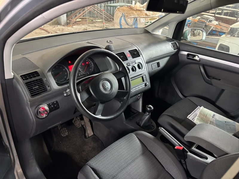 VW Touran, снимка 6 - Автомобили и джипове - 53371539