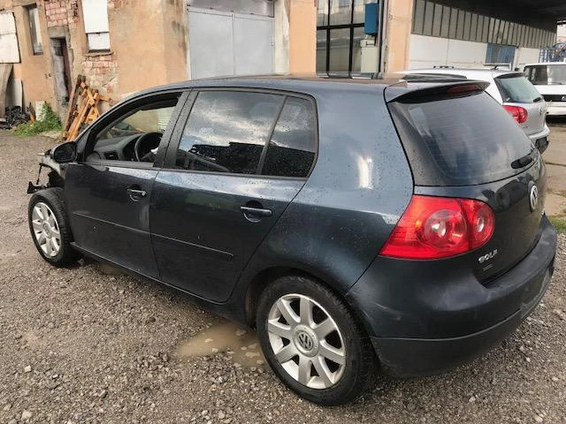 VW Golf 1.6 FSI  BLF, снимка 3 - Автомобили и джипове - 47290683