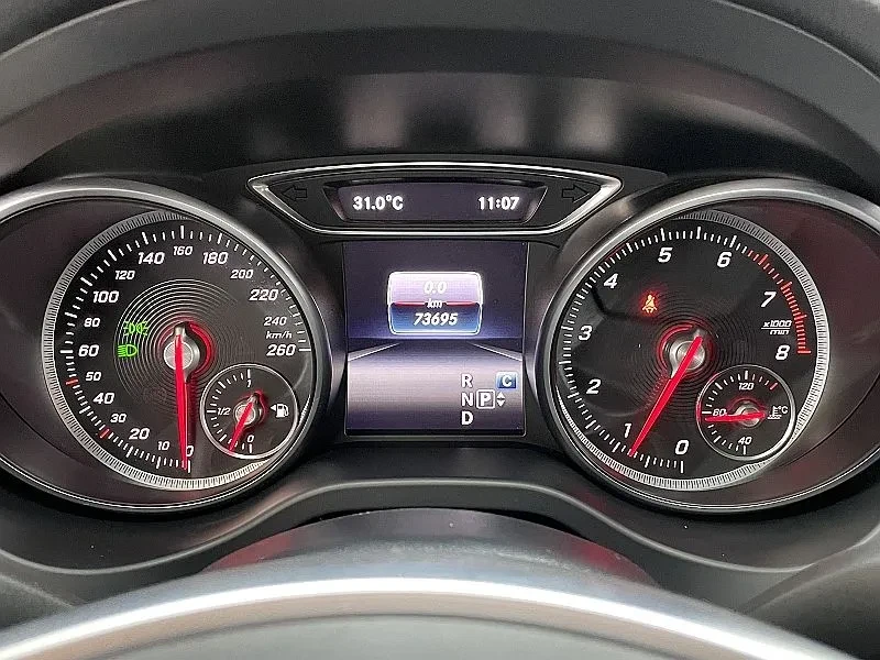 Mercedes-Benz CLA 220 Amg Line, снимка 8 - Автомобили и джипове - 55654623
