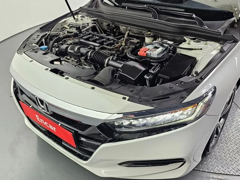 Honda Accord 10Th Generation 1.5 Turbo, снимка 6 - Автомобили и джипове - 55699619