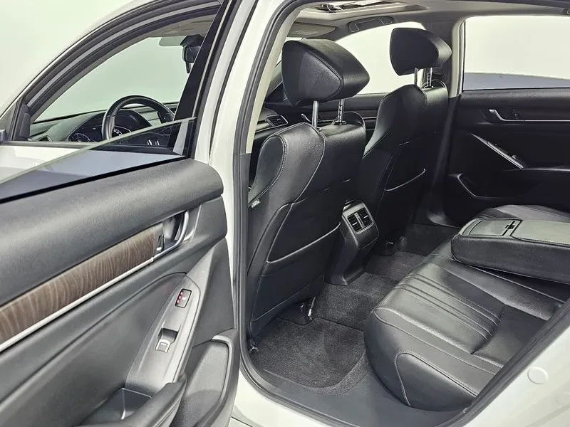 Honda Accord 10Th Generation 1.5 Turbo, снимка 11 - Автомобили и джипове - 55699619