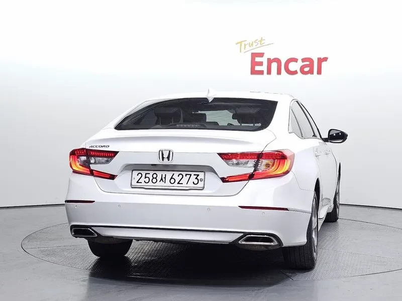 Honda Accord 10Th Generation 1.5 Turbo, снимка 4 - Автомобили и джипове - 55699619