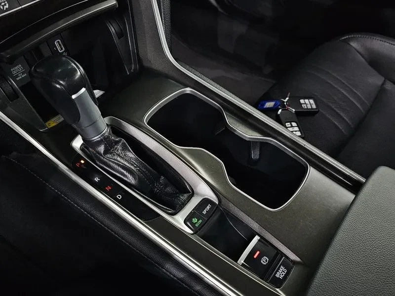 Honda Accord 10Th Generation 1.5 Turbo, снимка 9 - Автомобили и джипове - 55699619
