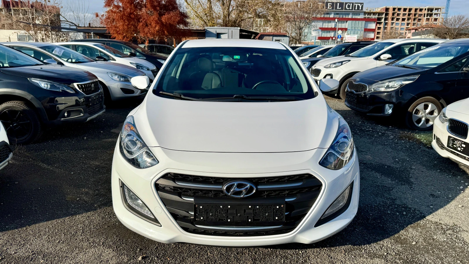 Hyundai I30 1.4i Внос ШВЕЙЦАРИЯ!PDC, LED, TEL, 6ск., Navi - изображение 2