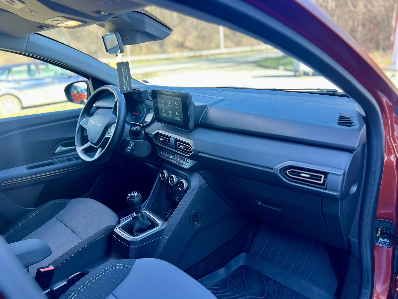 Dacia Jogger EXTREME / 1.0 TCe / Eco-G 100 / 6+ 1 / ГАРАНЦИЯ - изображение 10