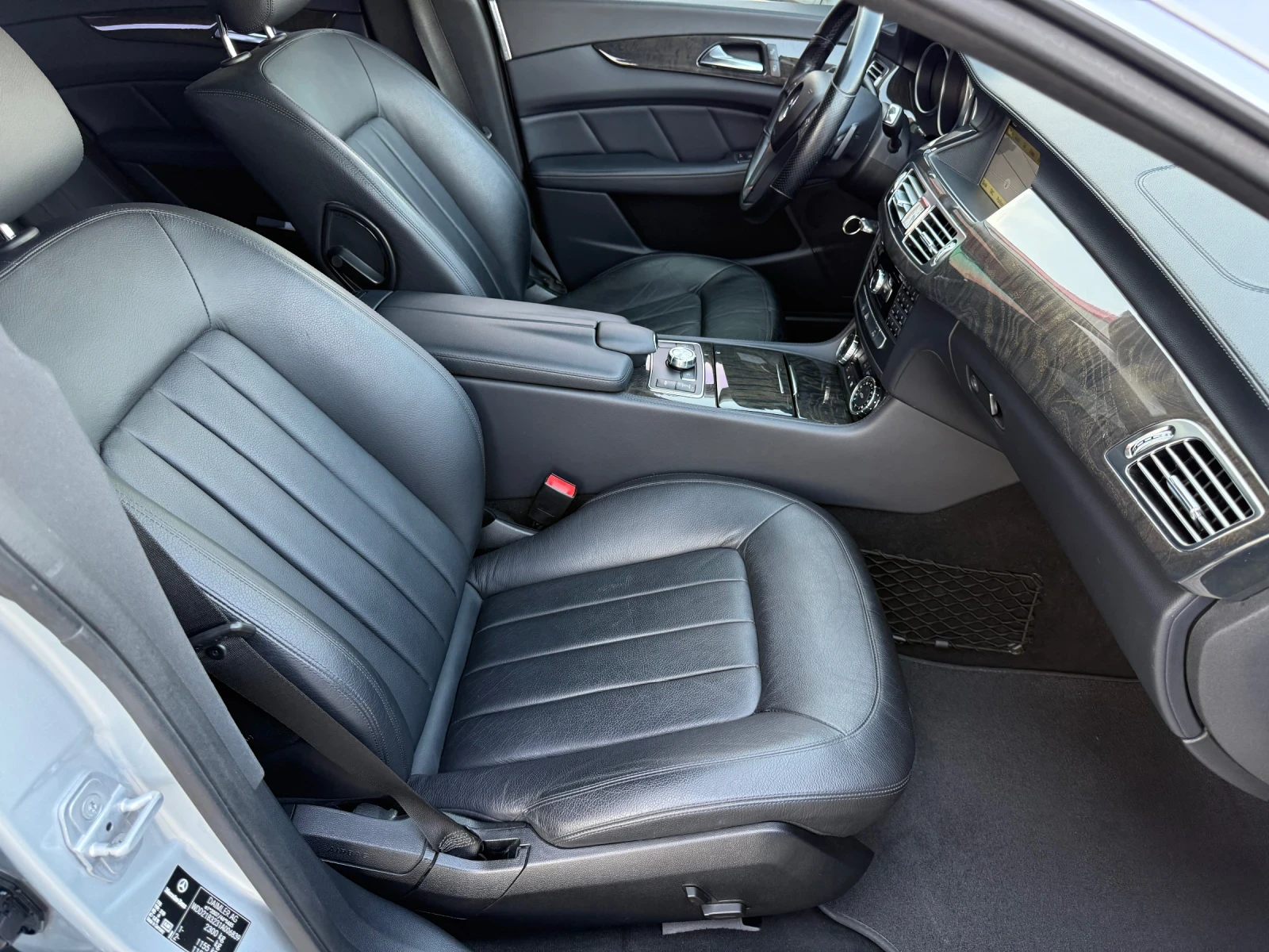 Mercedes-Benz CLS 350 CDI / LED / KOJA / NAVI / CAMERA /XENON 162 000km , снимка 11 - Автомобили и джипове - 53710759