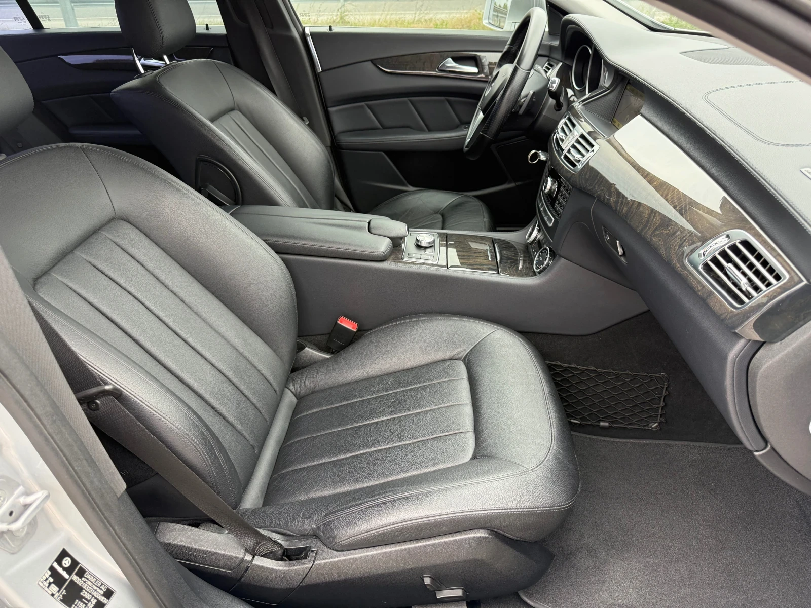 Mercedes-Benz CLS 350 CDI / LED / KOJA / NAVI / CAMERA /XENON 162 000km , снимка 11 - Автомобили и джипове - 53710759