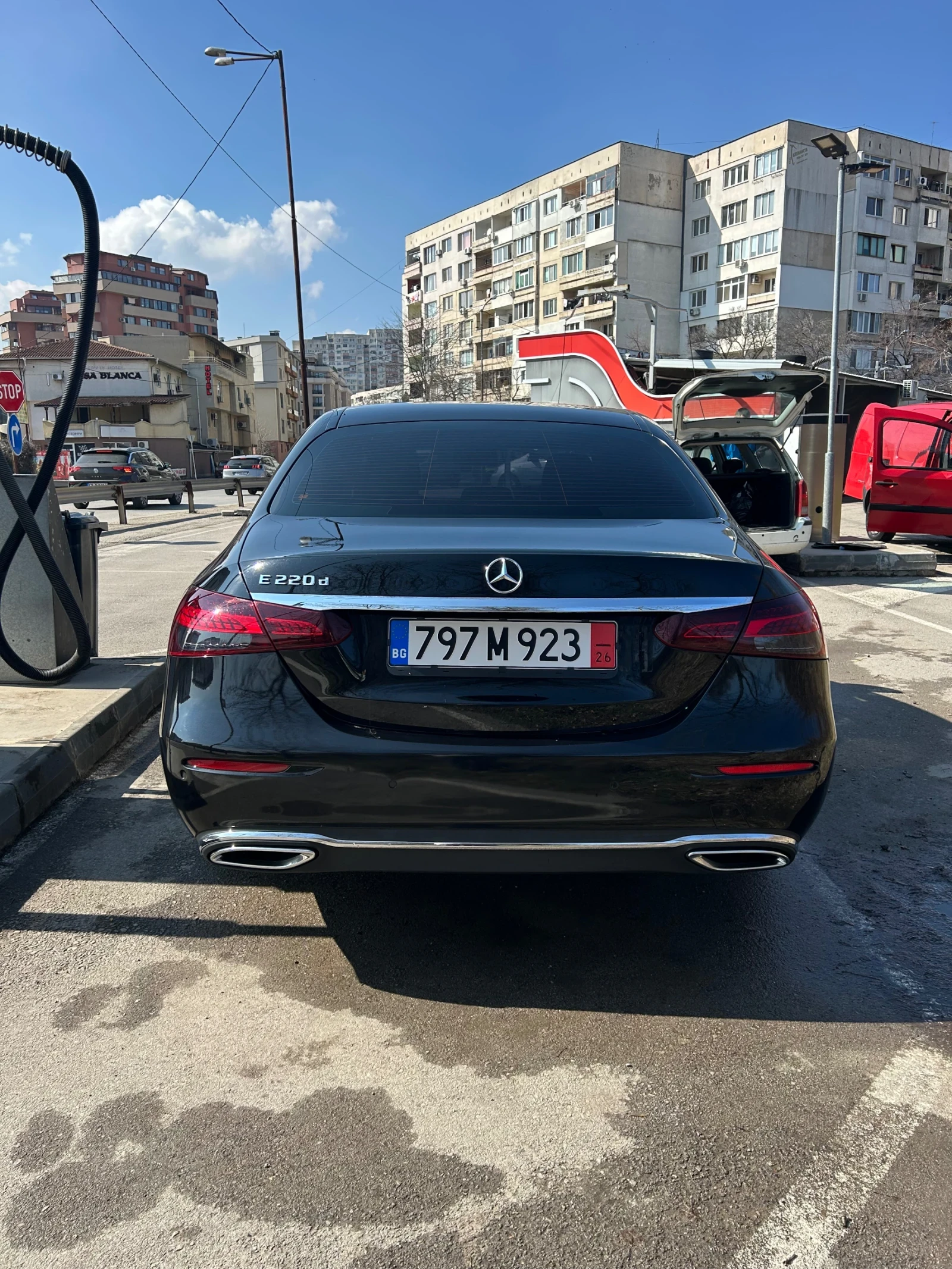 Mercedes-Benz E 220, снимка 4 - Автомобили и джипове - 53735261