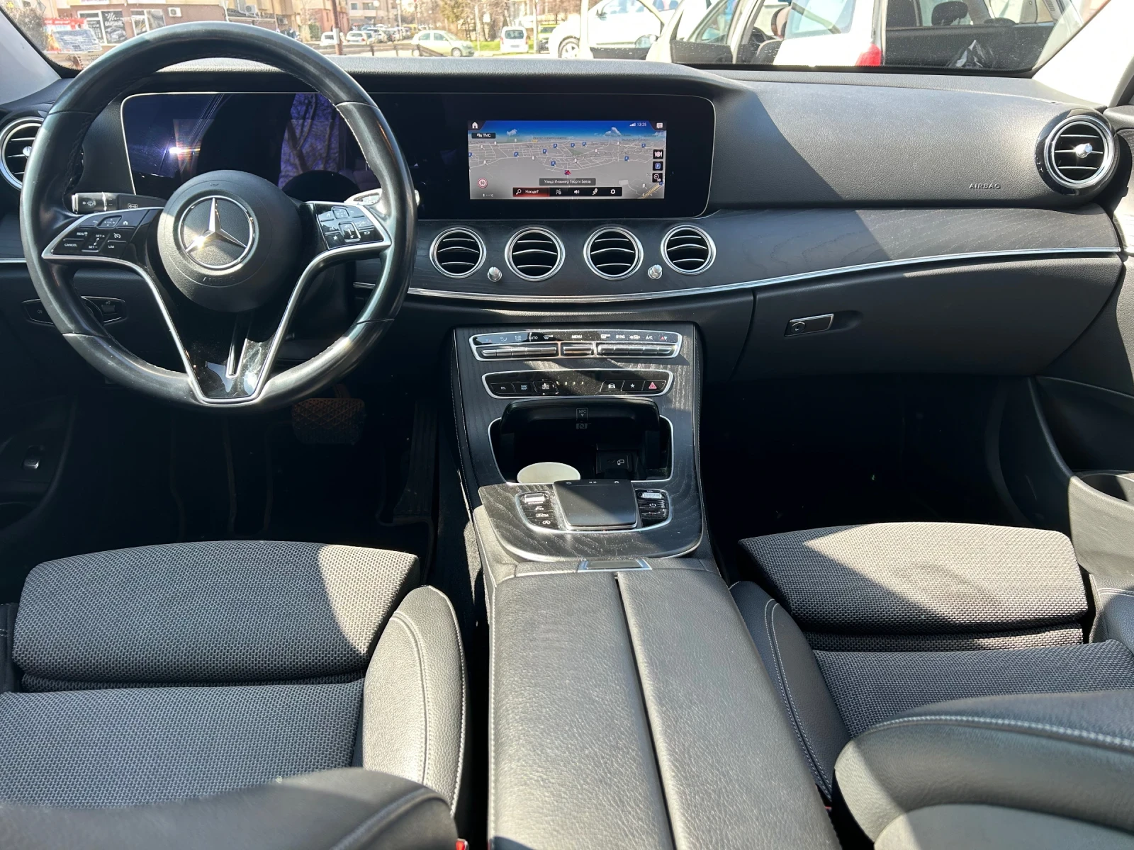 Mercedes-Benz E 220, снимка 5 - Автомобили и джипове - 53735261