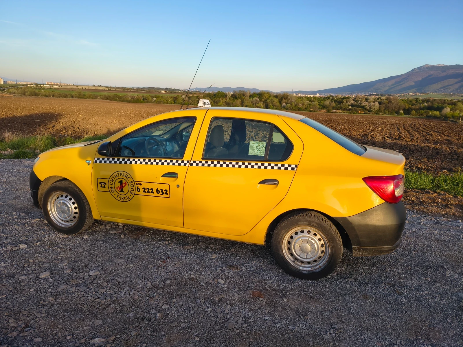 Dacia Logan, снимка 4 - Автомобили и джипове - 54334337