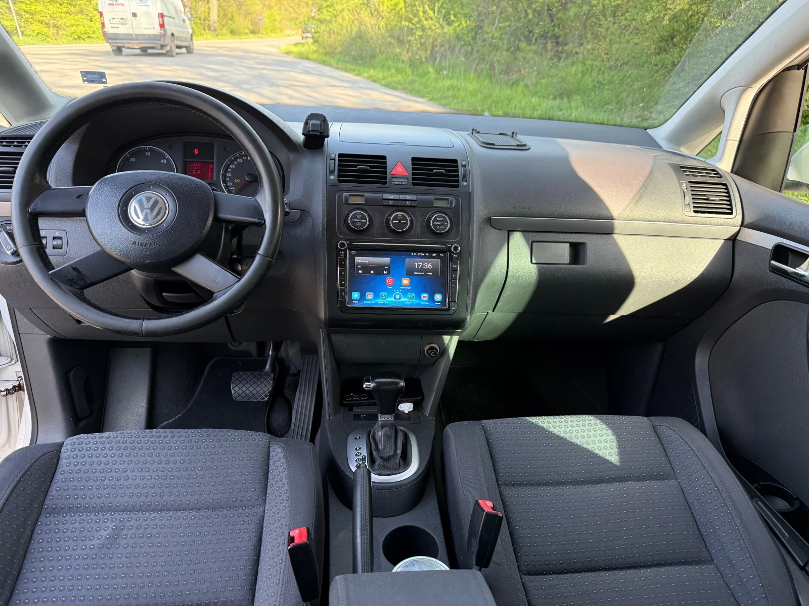 VW Touran 2.0 TDI, снимка 5 - Автомобили и джипове - 54568120
