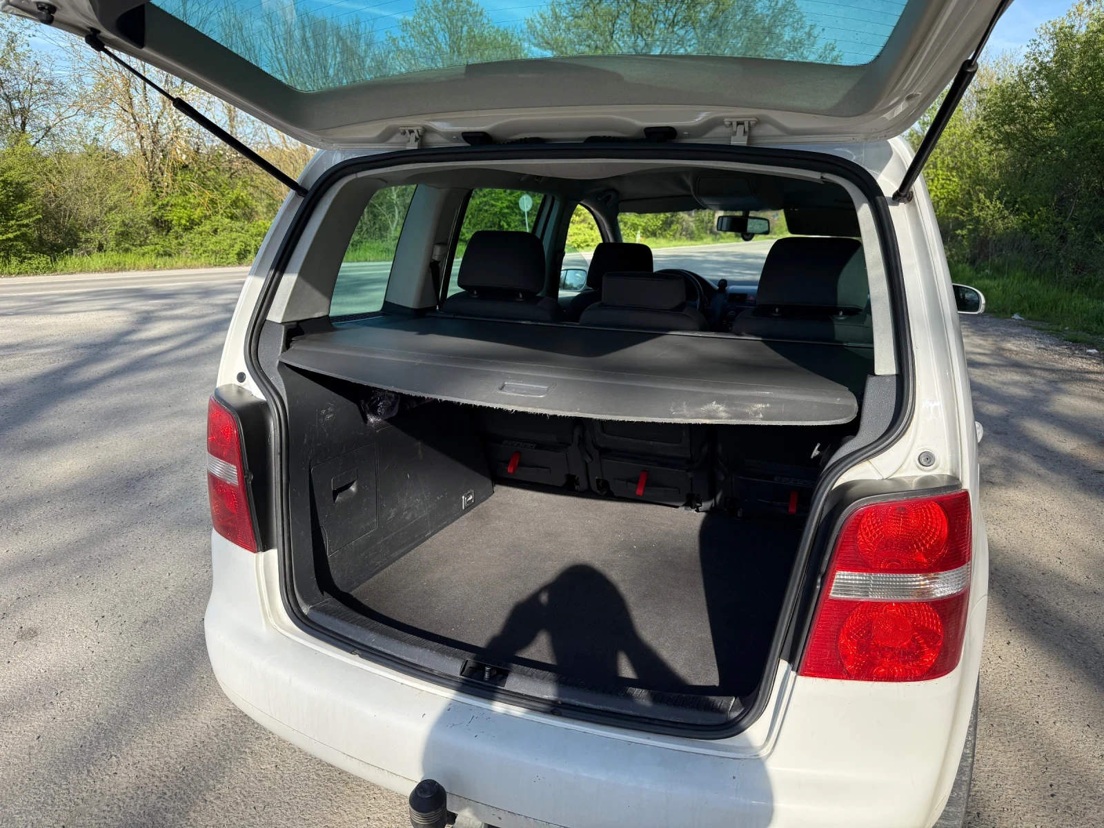 VW Touran 2.0 TDI, снимка 3 - Автомобили и джипове - 54568120