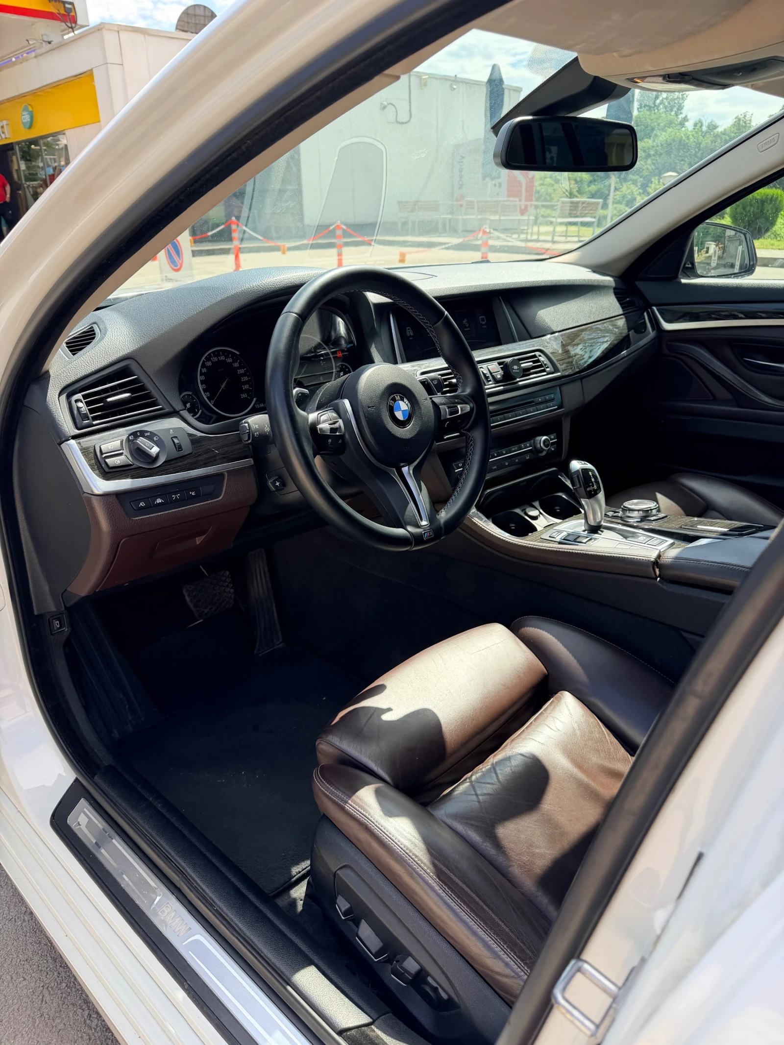 BMW 530 530d | F11 | HUD | Full LED | Soft Close, снимка 16 - Автомобили и джипове - 54704939