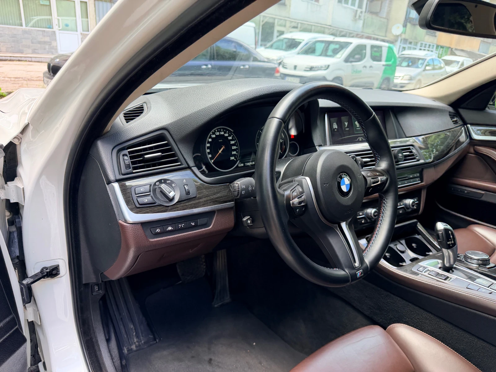 BMW 530 530d | F11 | HUD | Full LED | Soft Close, снимка 11 - Автомобили и джипове - 54704939