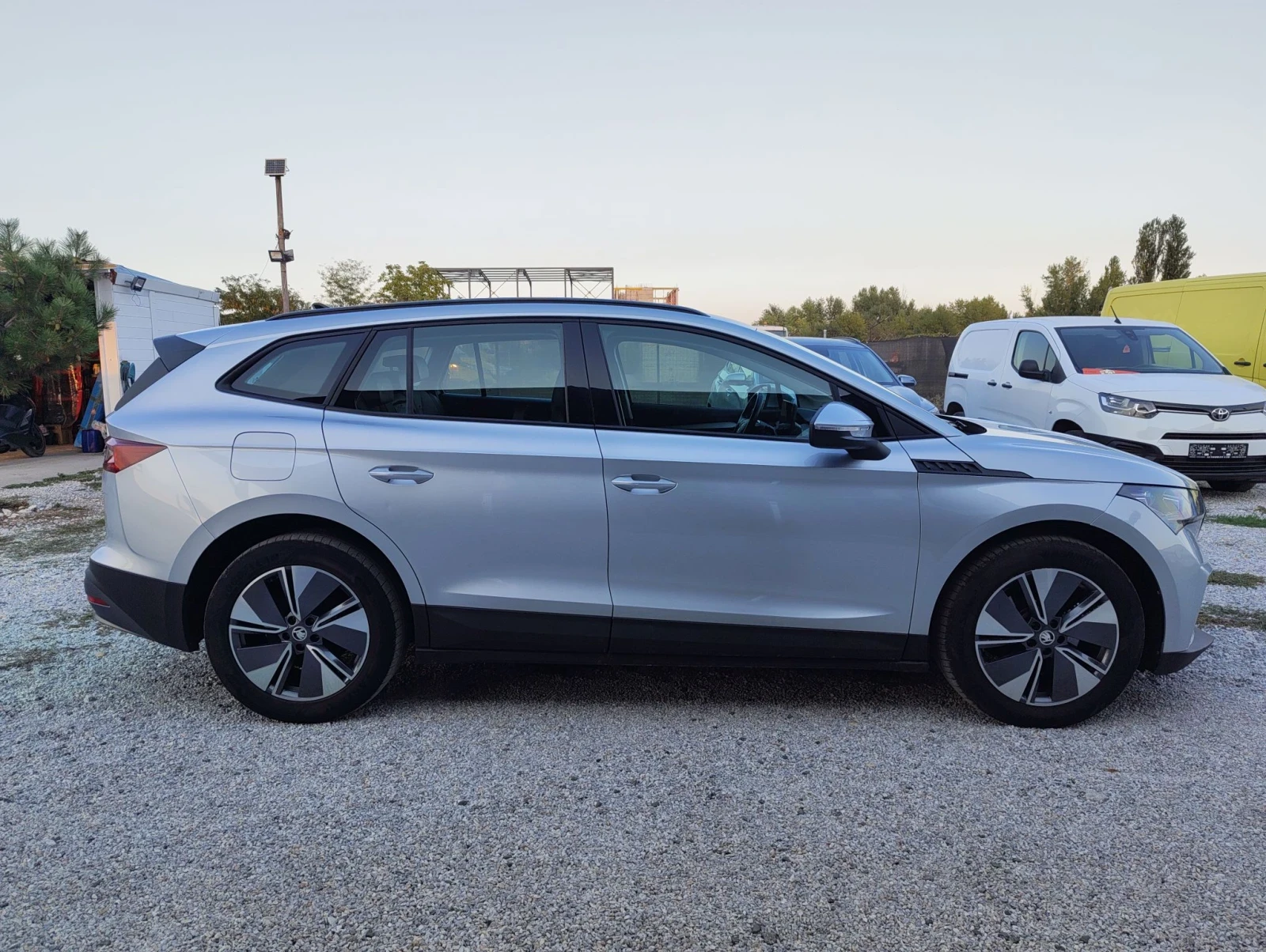 Skoda Enyaq 60 * ГАРАНЦИЯ* SOH 97%* ЛИЗИНГ , снимка 5 - Автомобили и джипове - 56024445