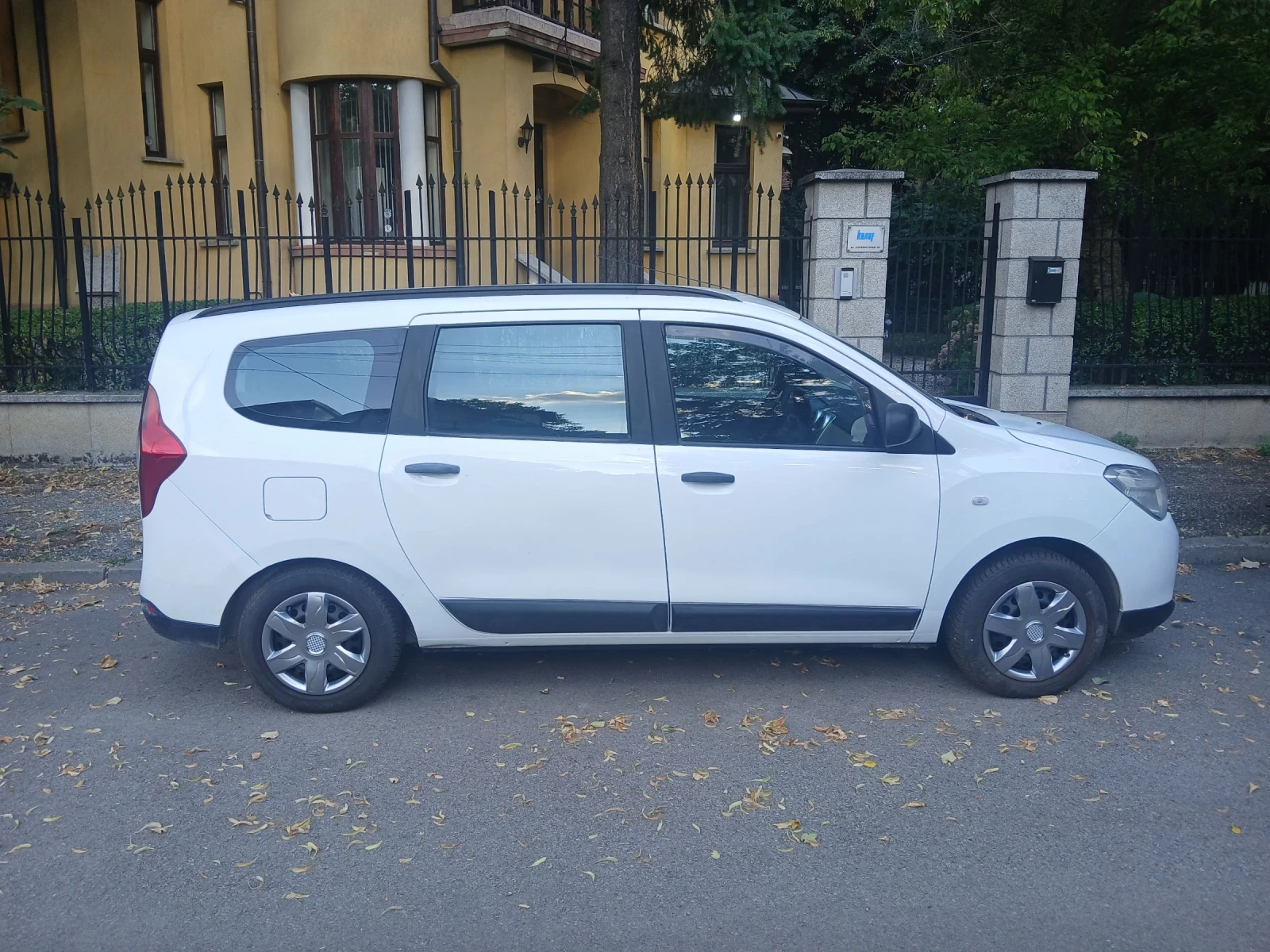 Dacia Lodgy, снимка 2 - Автомобили и джипове - 56081695