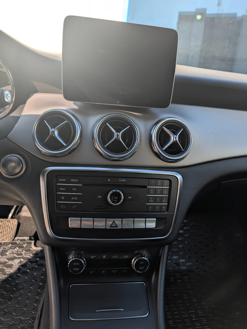 Mercedes-Benz GLA 200, снимка 7 - Автомобили и джипове - 53208004