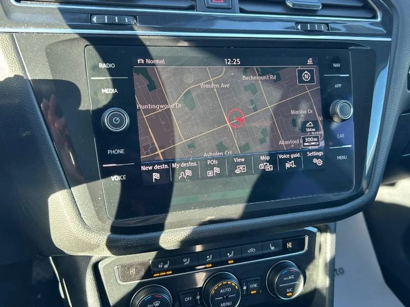 VW Tiguan * Highline * CARFAX * КОМПЛЕКТ ГУМИ * ПОДГРЕВИ, снимка 12 - Автомобили и джипове - 53383203