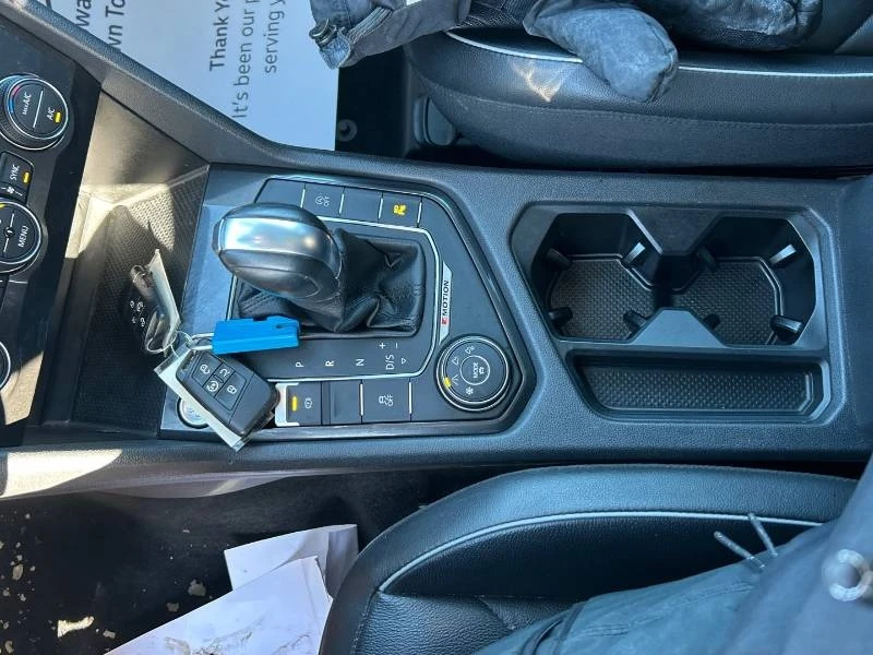 VW Tiguan * Highline * CARFAX * КОМПЛЕКТ ГУМИ * ПОДГРЕВИ, снимка 11 - Автомобили и джипове - 53383203