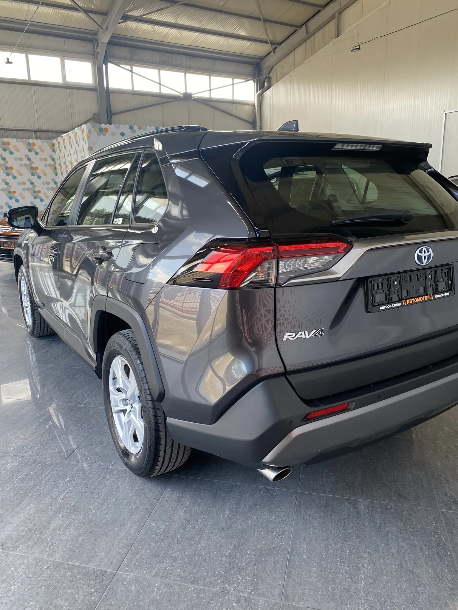 Toyota Rav4 2.5 Hybrid 4x4 Advance - изображение 3