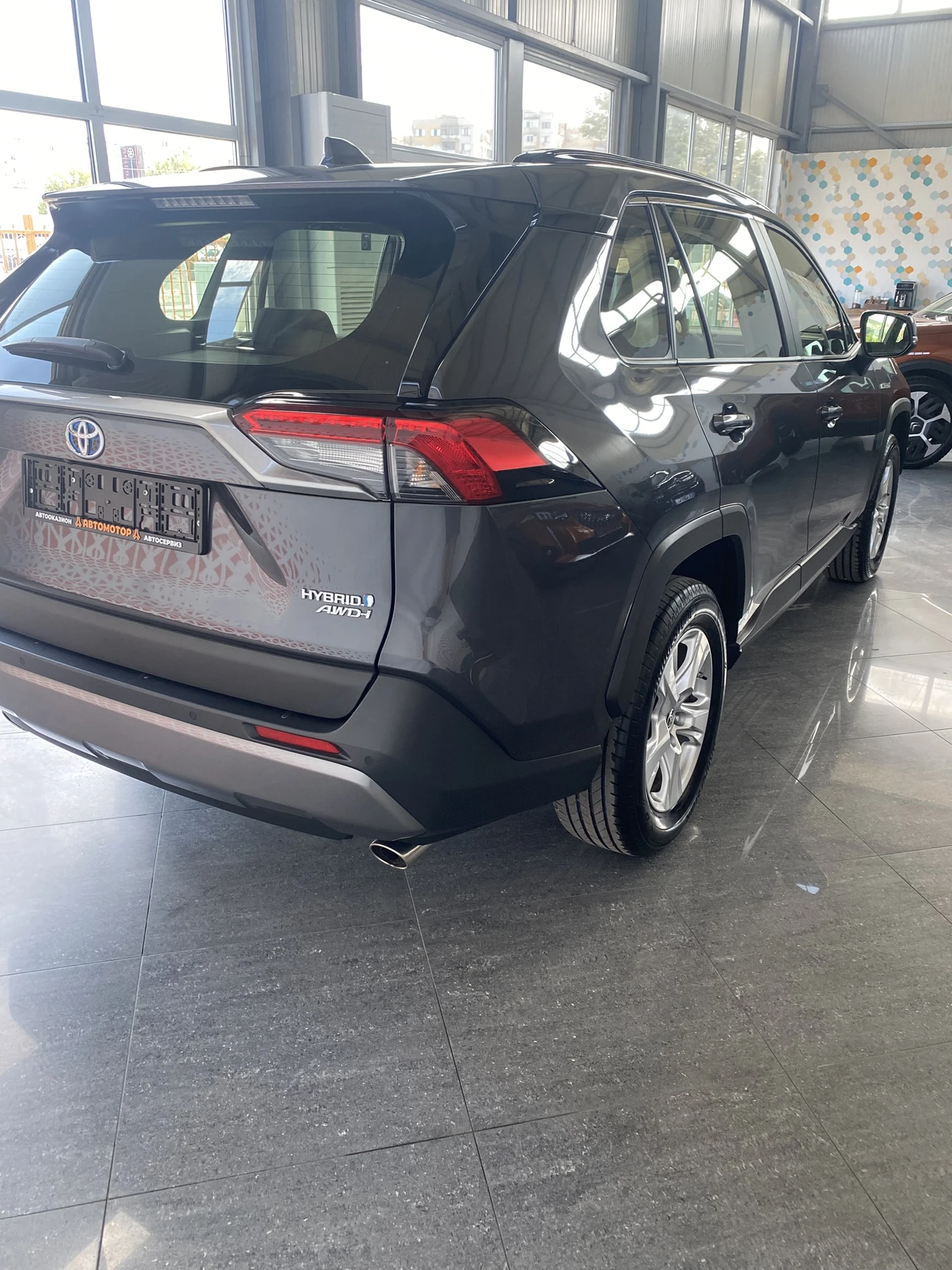 Toyota Rav4 2.5 Hybrid 4x4 Advance - изображение 4