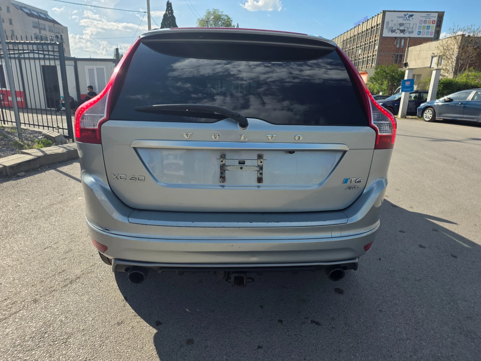 Volvo XC60 T6 AWD R-DESIGN, снимка 6 - Автомобили и джипове - 53435291