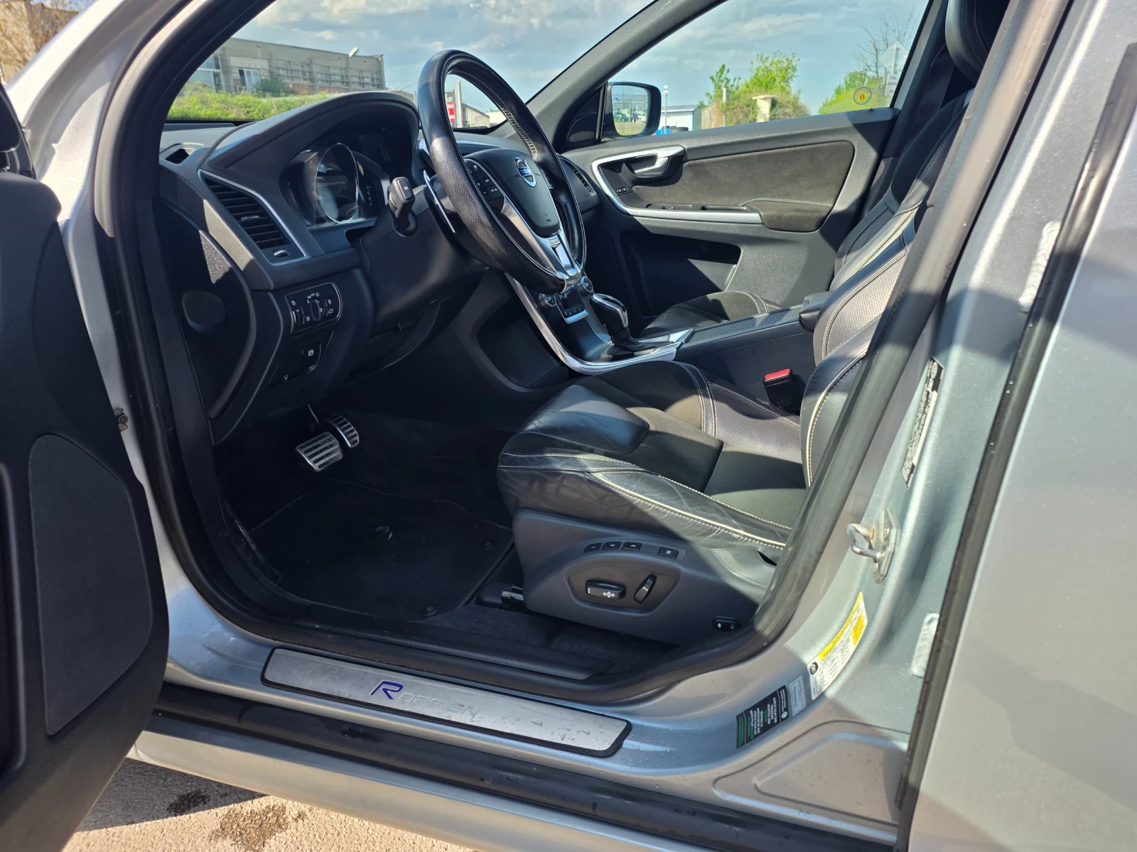 Volvo XC60 T6 AWD R-DESIGN, снимка 16 - Автомобили и джипове - 53435291