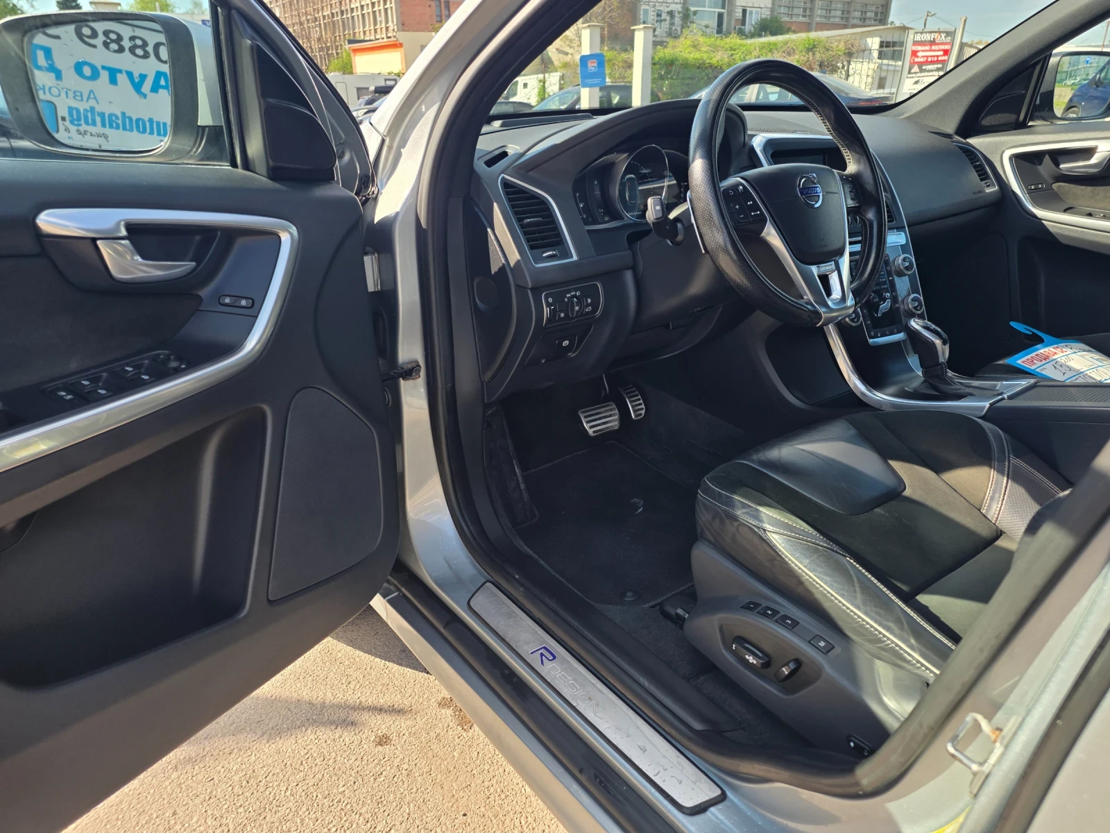 Volvo XC60 T6 AWD R-DESIGN, снимка 11 - Автомобили и джипове - 53435291