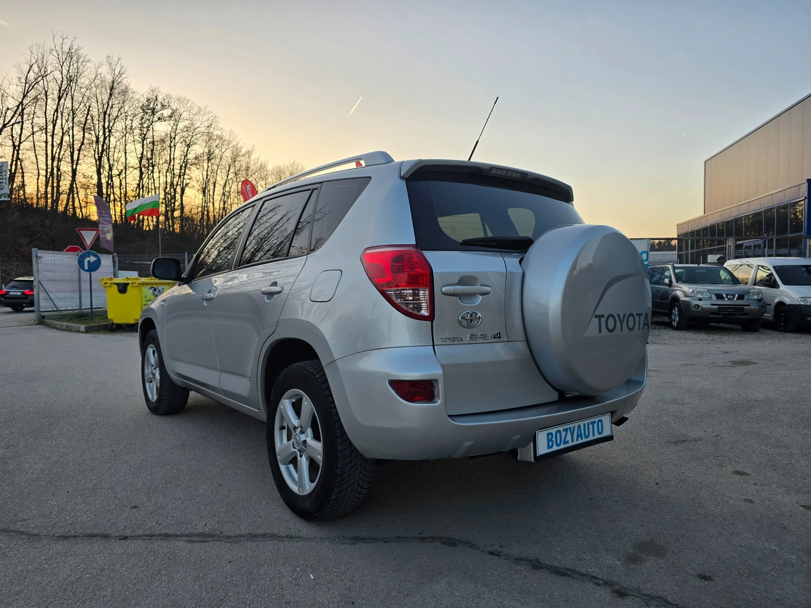 Toyota Rav4 2.2D4D/136PS/NAVI, снимка 3 - Автомобили и джипове - 53830567