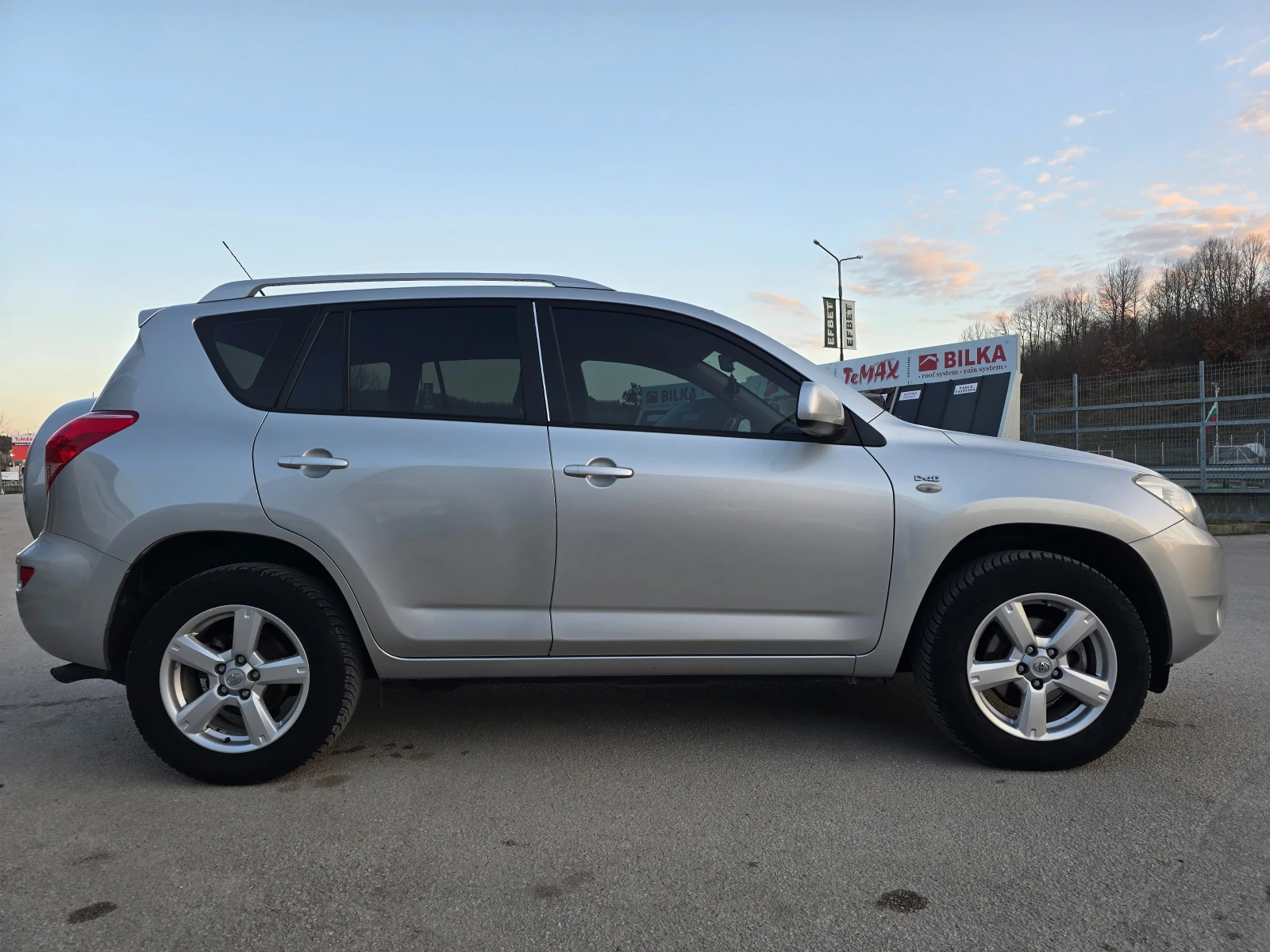 Toyota Rav4 2.2D4D/136PS/NAVI, снимка 5 - Автомобили и джипове - 53830567