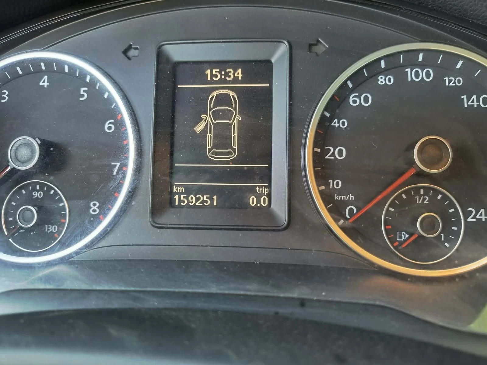 VW Tiguan, снимка 2 - Автомобили и джипове - 54622318