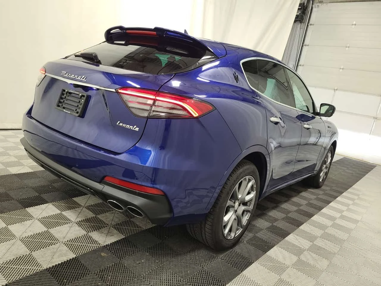 Maserati Levante MODENA| PANO| 360CAM| ОБДУХВАНЕ| 2 KЛЮЧА| , снимка 3 - Автомобили и джипове - 54766164