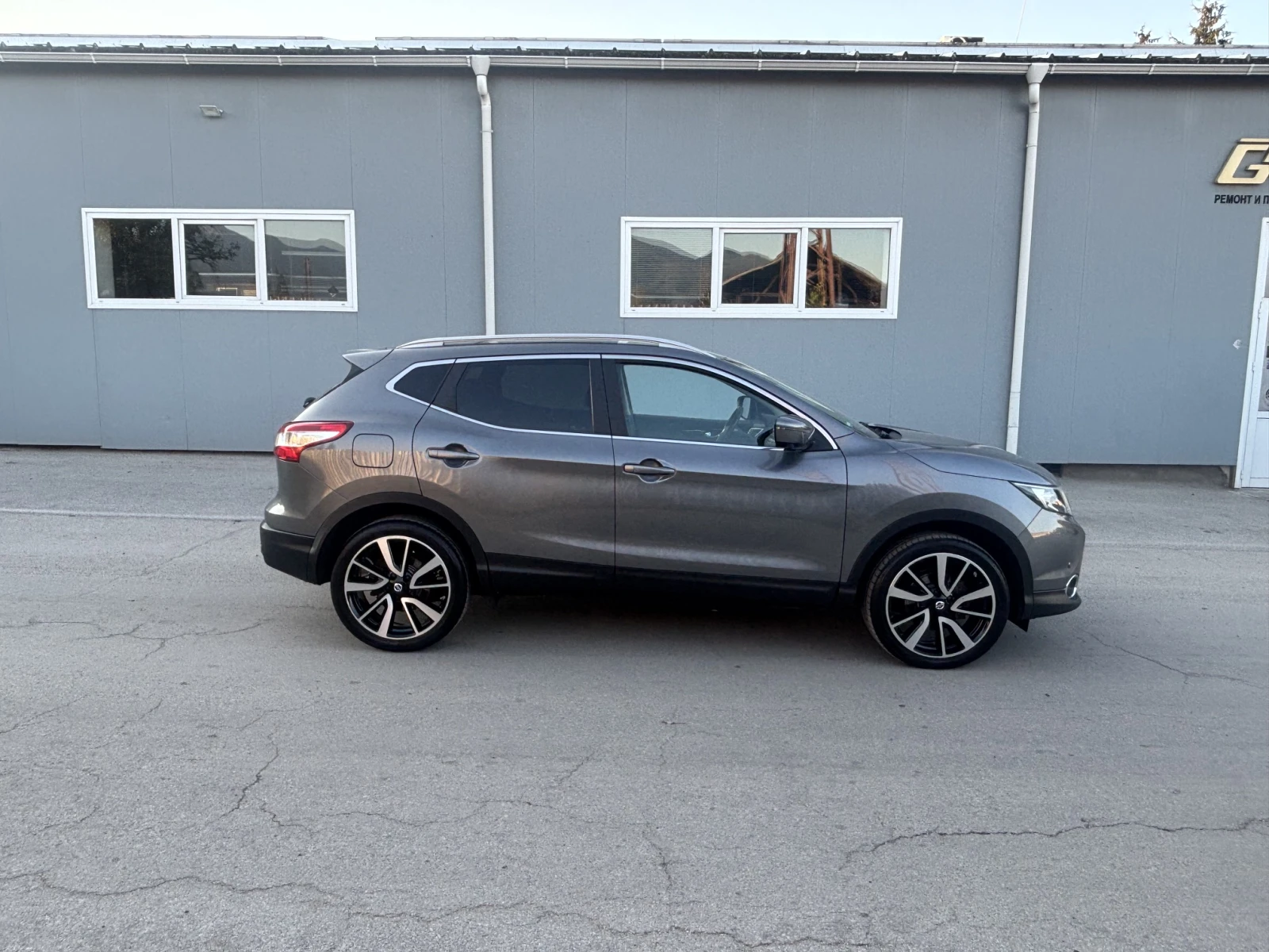 Nissan Qashqai 1.6DCI Tekna, снимка 12 - Автомобили и джипове - 55483908