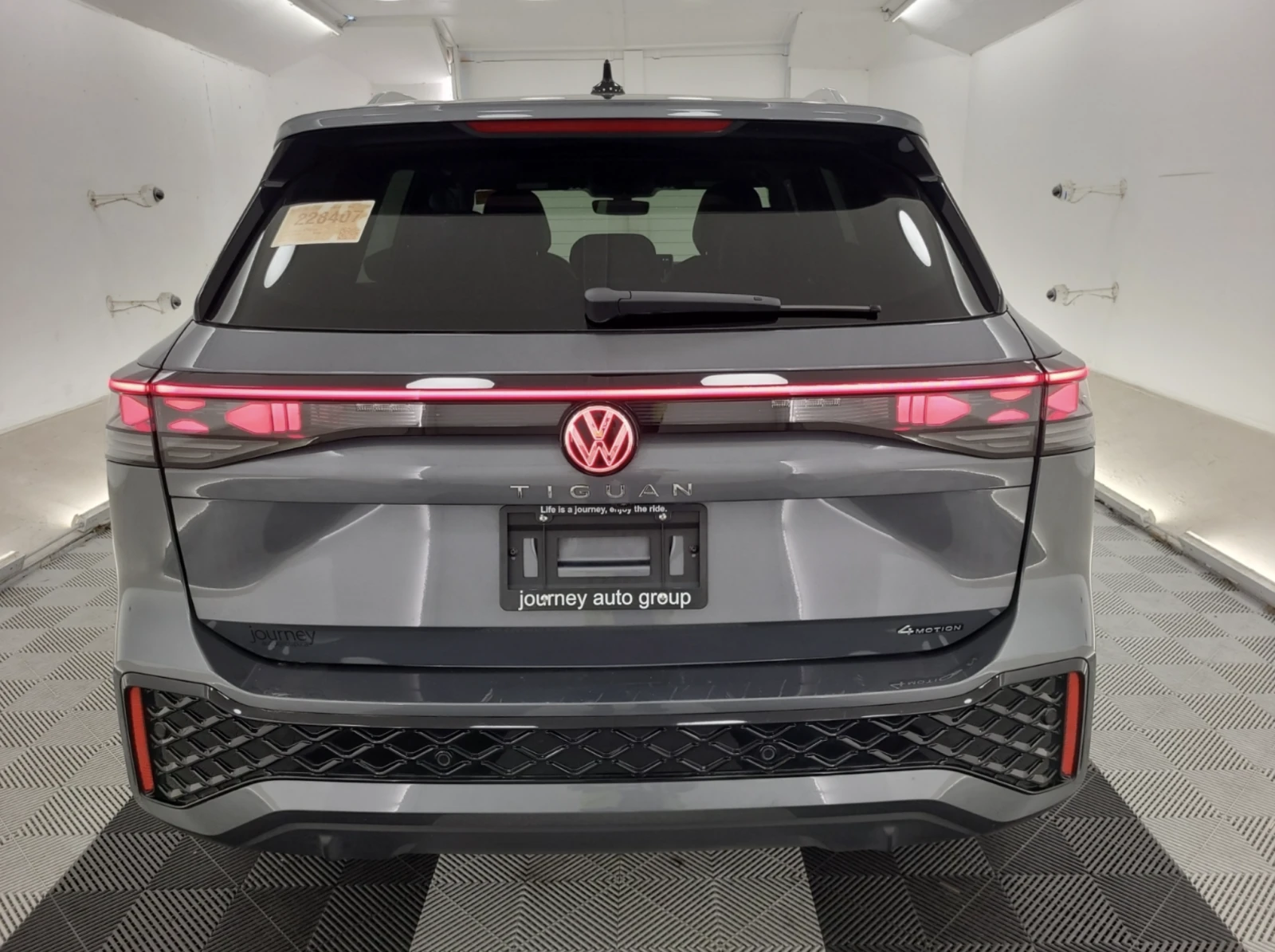 VW Tiguan 2025 Volkswagen Tiguan Highline R-Line, снимка 5 - Автомобили и джипове - 55613406