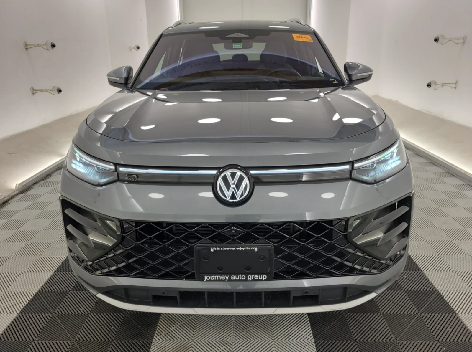 VW Tiguan 2025 Volkswagen Tiguan Highline R-Line, снимка 2 - Автомобили и джипове - 55613406