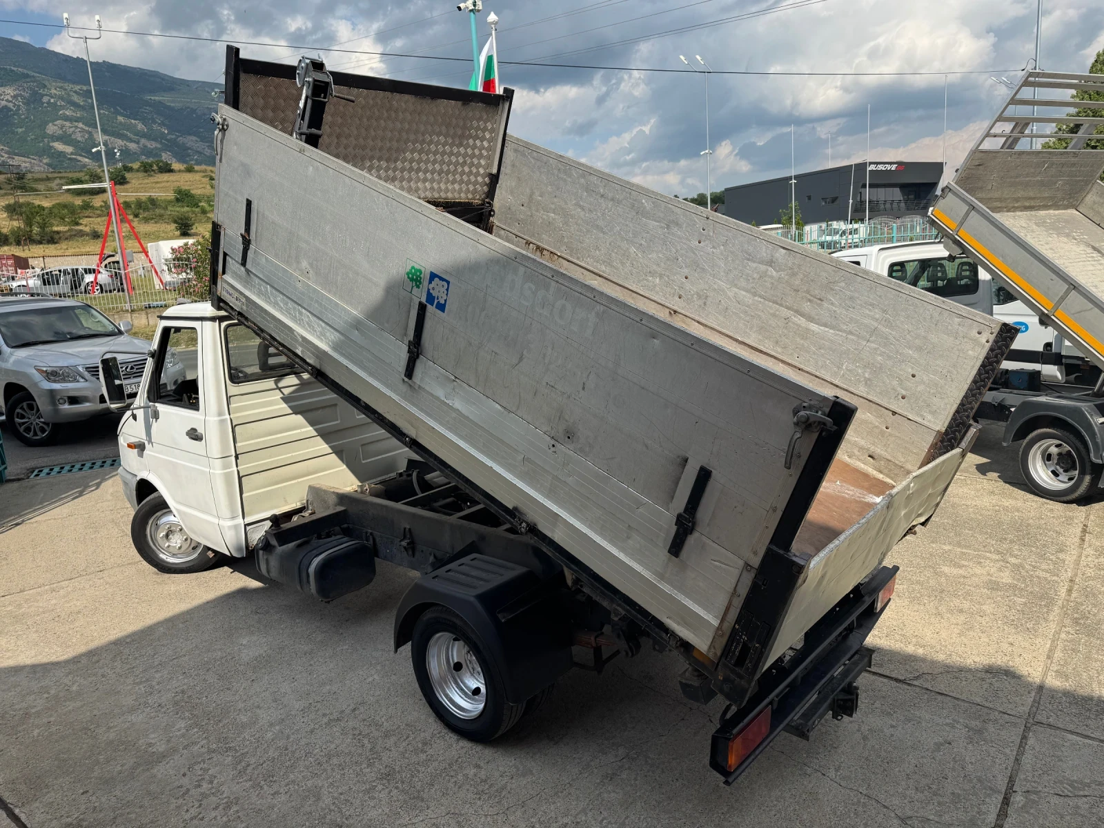 Iveco Daily 2.5TD* 40-12* Тристранен самосвал - изображение 3
