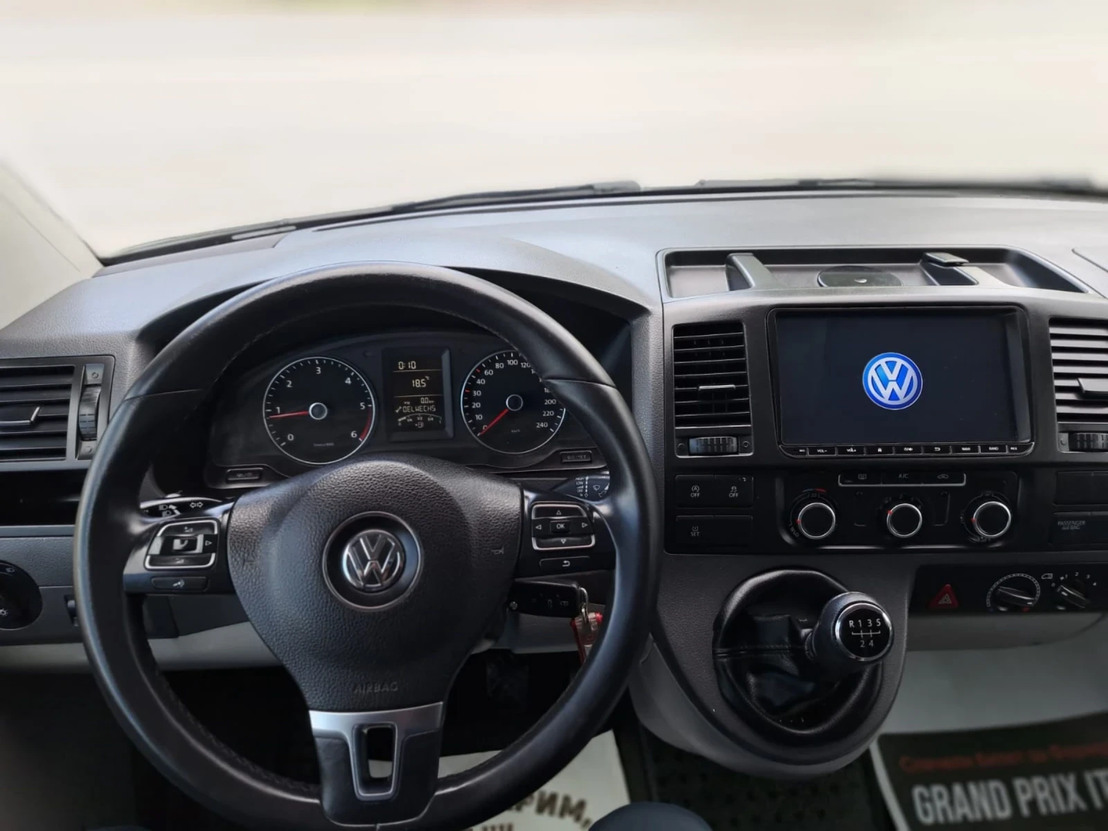VW T5 2.0TDI, снимка 13 - Бусове и автобуси - 54511488