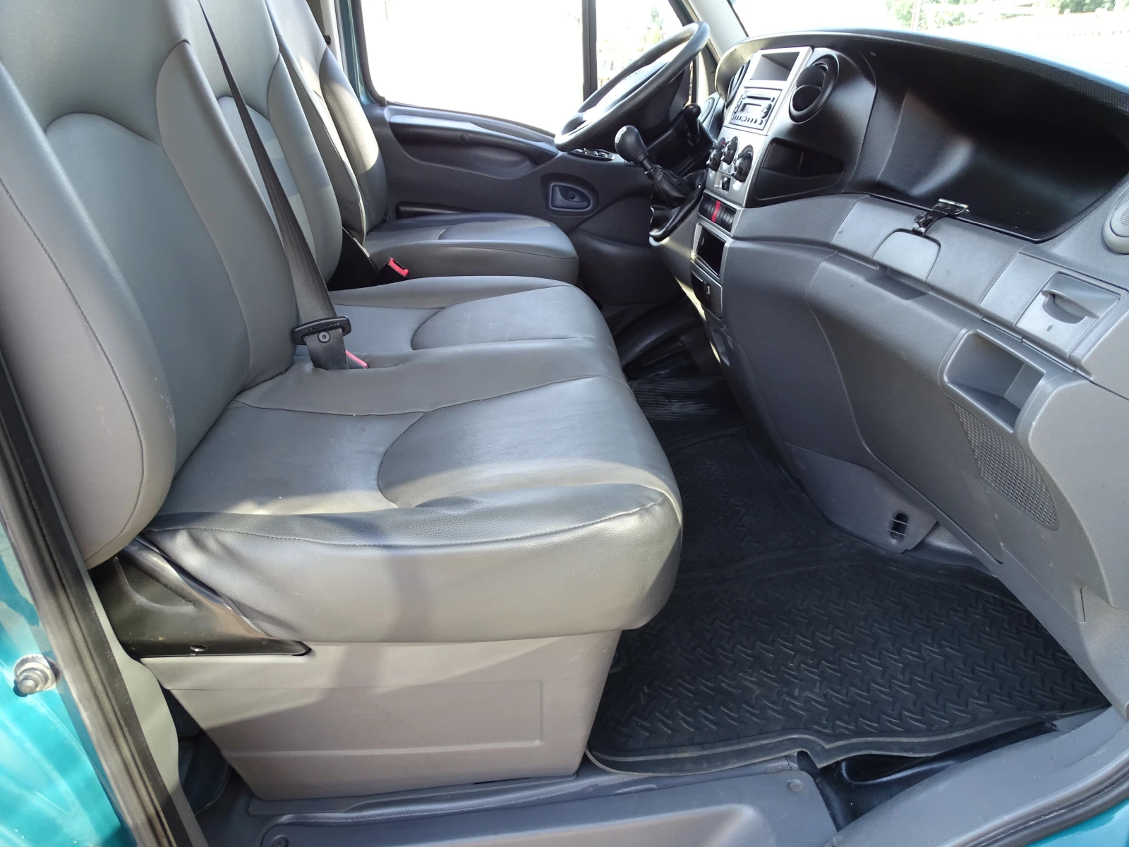 Iveco 35c18 3.0HPI  КАТ. * Б* 7-места- ВНОС ОТ ШВЕЙЦАРИЯ, снимка 13 - Бусове и автобуси - 55666315