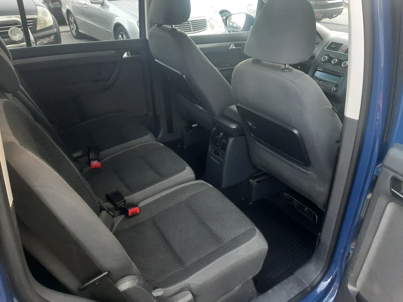 VW Touran Бензин-Автоматик, снимка 14 - Автомобили и джипове - 47310684