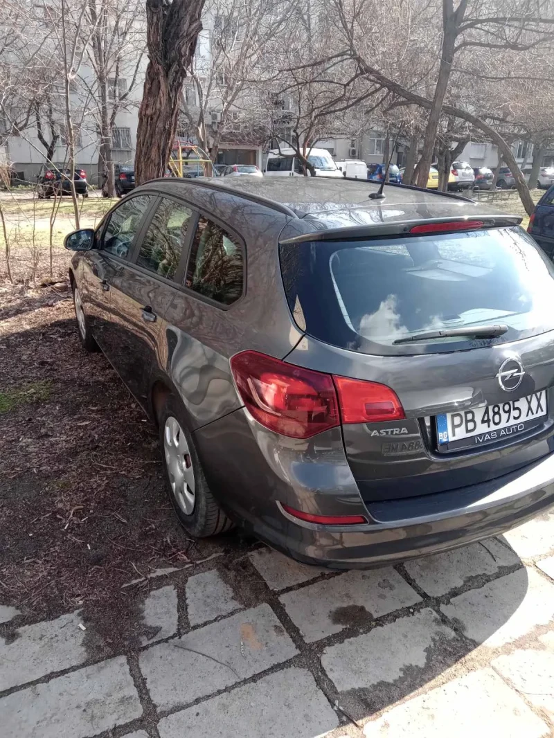 Opel Astra 1.4 с Газова уредба, снимка 4 - Автомобили и джипове - 49352161