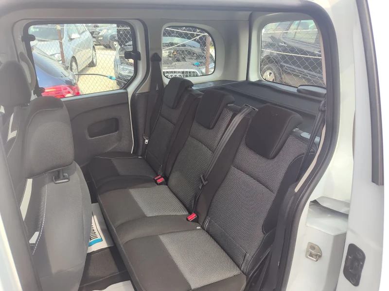 Renault Kangoo 1.5dci нави, снимка 12 - Автомобили и джипове - 51904301