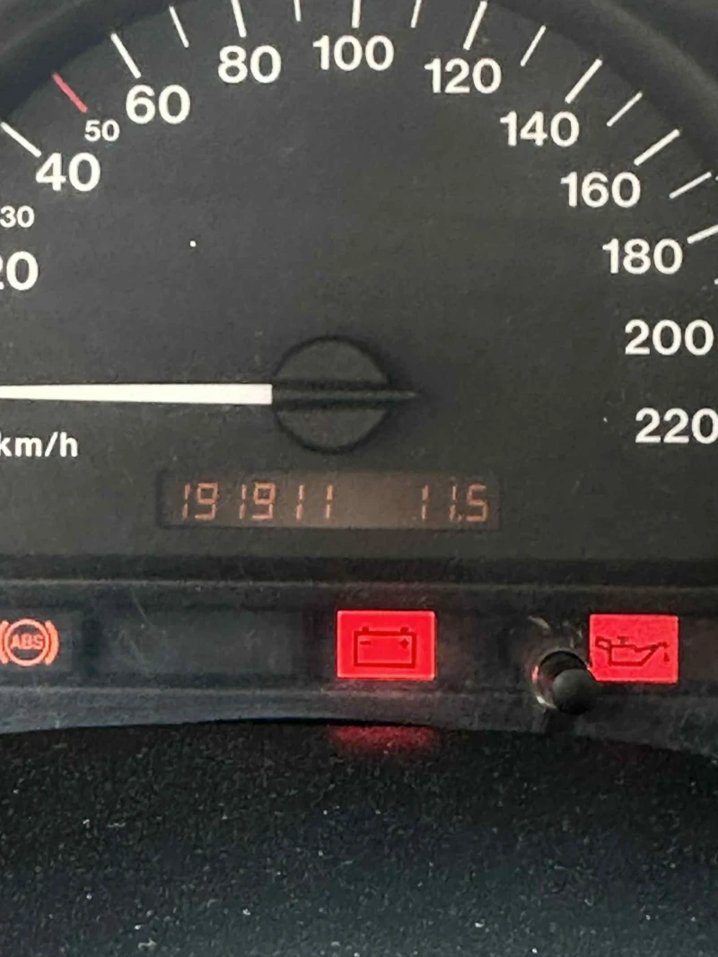 Opel Vectra 1.8, снимка 9 - Автомобили и джипове - 53105696