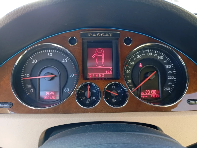 VW Passat 2.0tdi, снимка 8 - Автомобили и джипове - 53258855