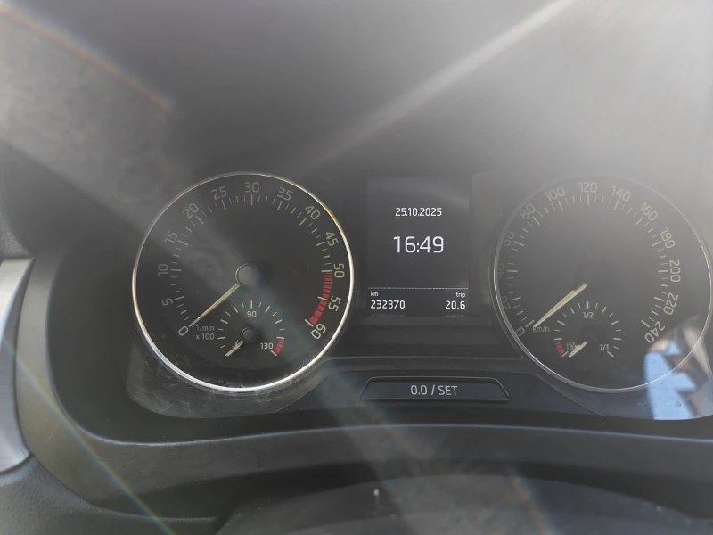 Skoda Rapid 1.6, снимка 5 - Автомобили и джипове - 53419699