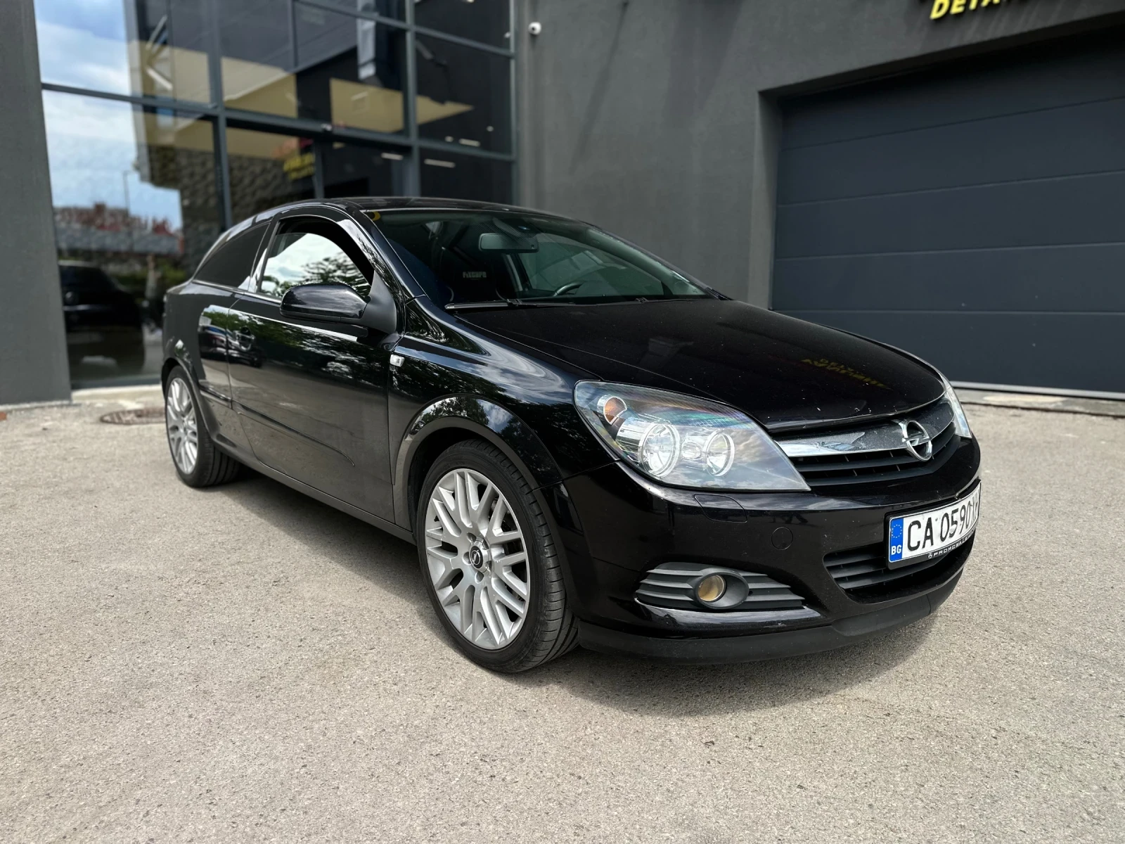 Opel Astra GTC 1.9 - изображение 3