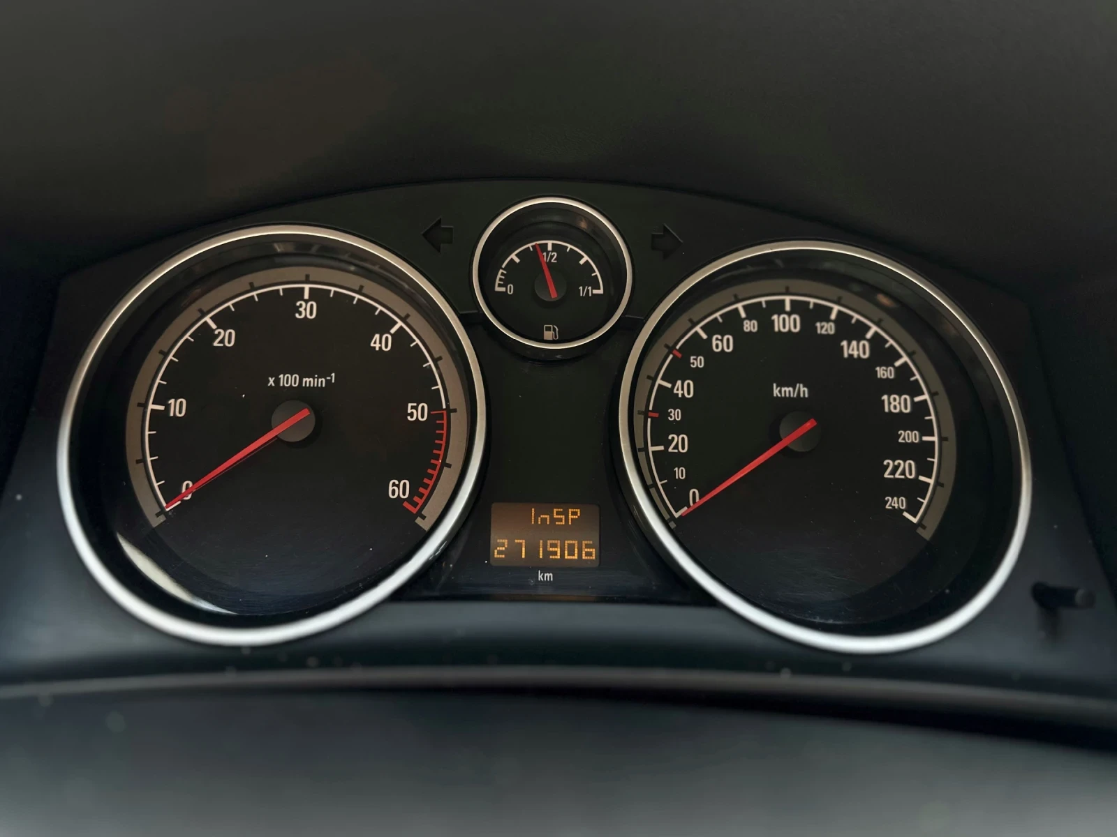 Opel Astra GTC 1.9 - изображение 10