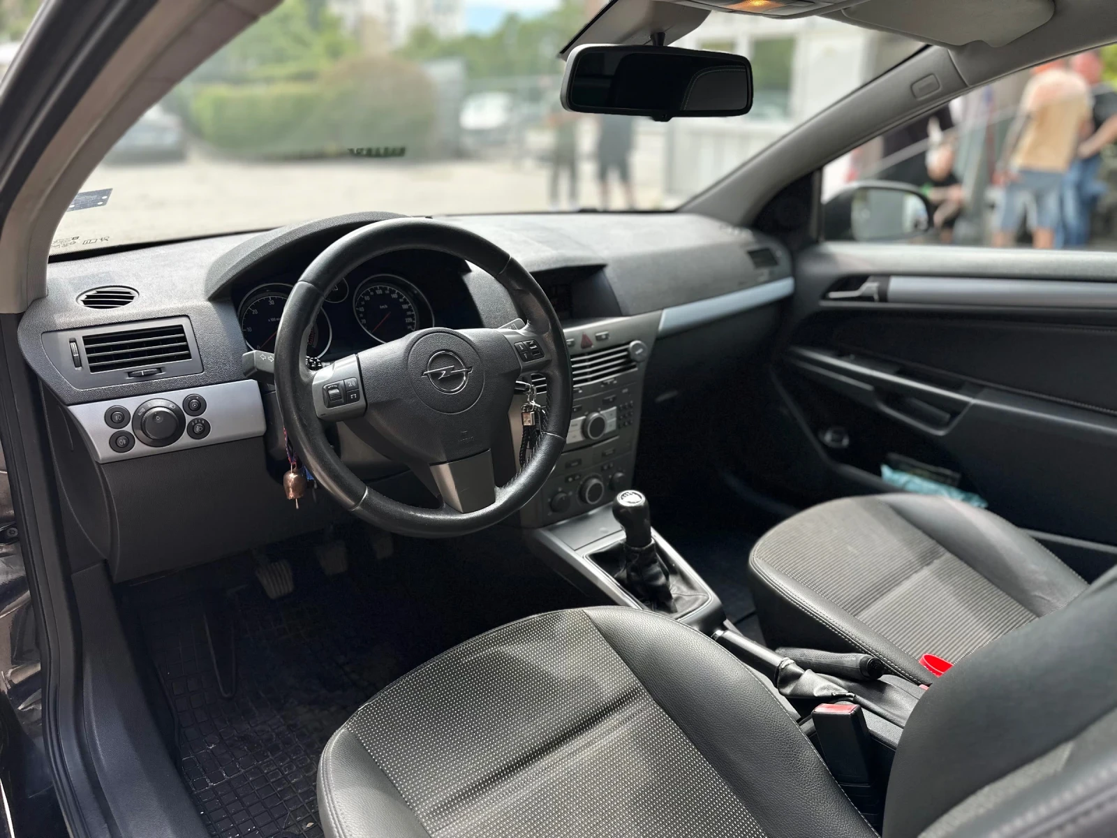 Opel Astra GTC 1.9 - изображение 8